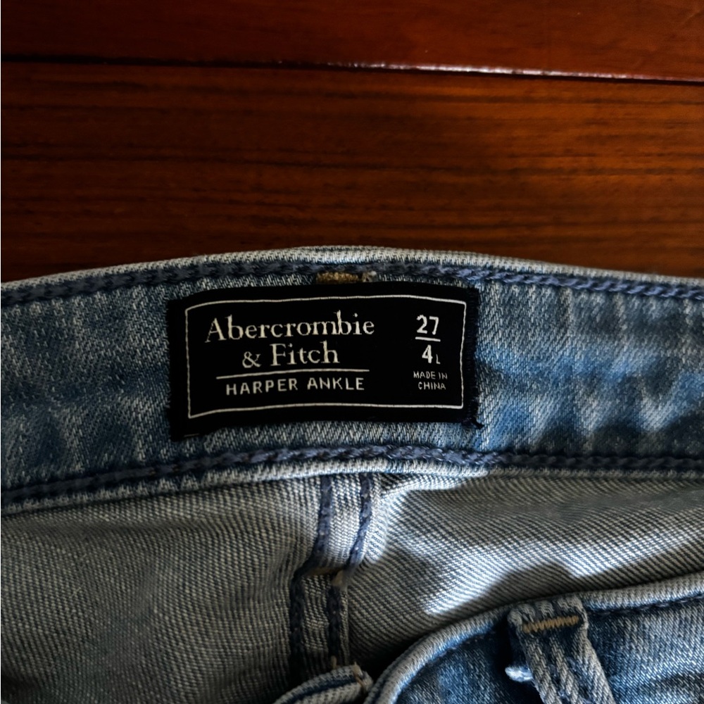Women’s Abercrombie & Fitch Light Blue Harper Ankle Jeans - Picture 4 of 5